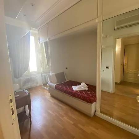 Spagna Luxury Daire